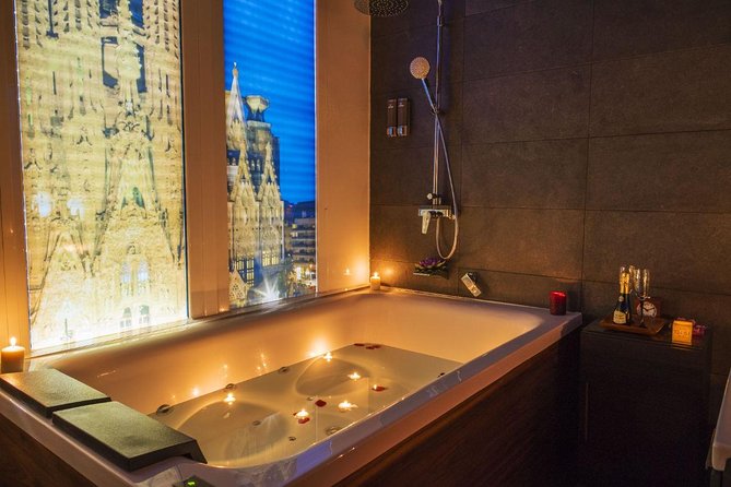 60 min Couple's Massage to choose and 30 min Floral Bath at THAI SPA MASSAGE - Starting at Thai Spa Massage Barcelona