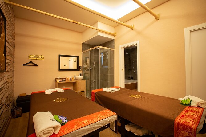 60 min Couple's Massage to Choose and 30 min Floral Bath THAI MASSAGE ALURA - The side-by-side Thai massage