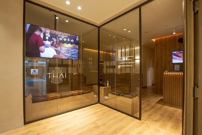 60 min Couple's Massage to Choose and 30 min Floral Bath THAI MASSAGE ALURA - The 30-minute floral Jacuzzi bath
