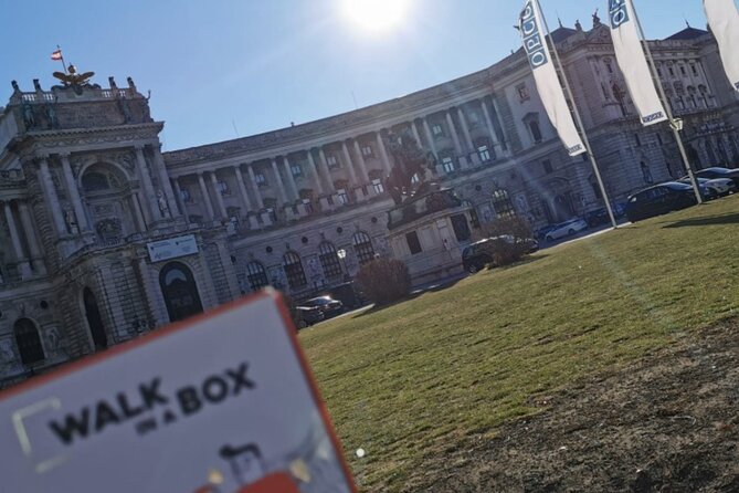 A box for a romantic walk in the city center of Vienna - Rose paths and the Theseus Temple