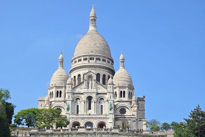 A Tapestry of Art and Romance in Montmartre - Key points at a glance