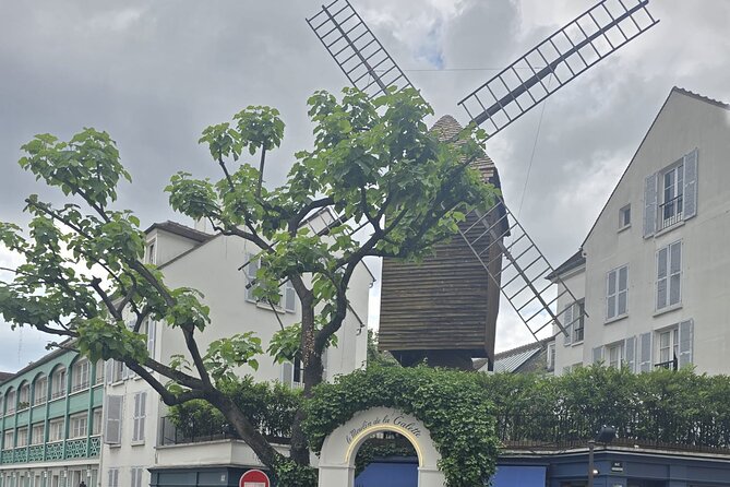 A Tapestry of Art and Romance in Montmartre - Le Bateau-Lavoir and Montmartre’s artists