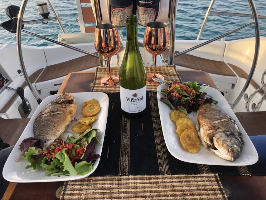Alcudia: Romantic Sailing Trip with Diner for 2 - A sunset dinner that starts with the sea