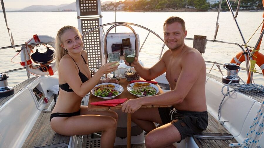 Alcudia: Romantic Sailing Trip with Diner for 2 - Swimming and snorkeling near Cap de Formentor