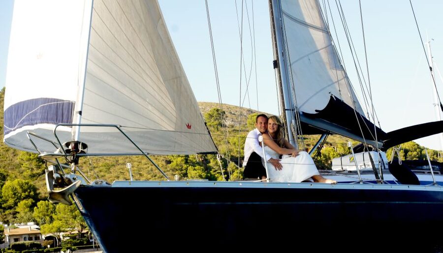 Alcudia: Romantic Sailing Trip with Diner for 2 - Getting comfortable aboard the 43-foot yacht