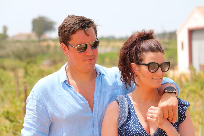 Algarve Romantic Vineyard Picnic in Carvoeiro - Meeting the local hosts near Carvoeiro