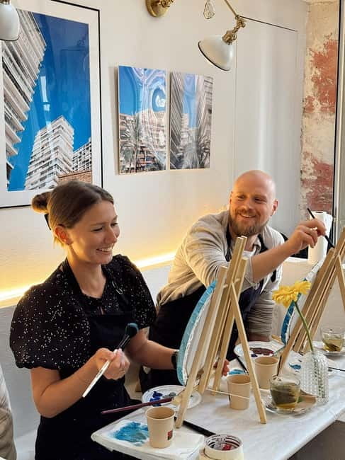 Alicante: Private Art Experience for Couples – Paint & Sip - Why the private format matters