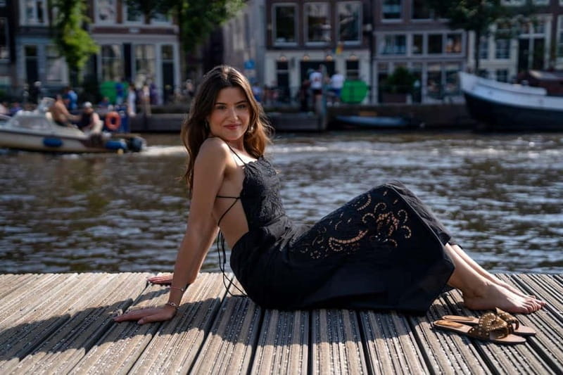 Amsterdam Canals Photoshoot: Private Solo, Family or Couples - Damrak Avenue: Classic Amsterdam Backdrops