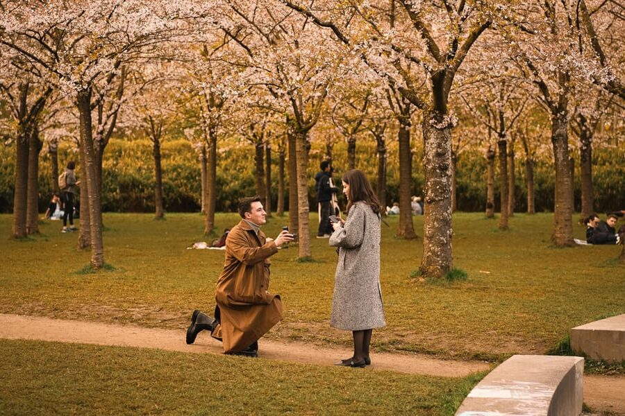 Amsterdam Photographer: Private Proposal Photoshoot Session - A proposal built around Amsterdam’s canals