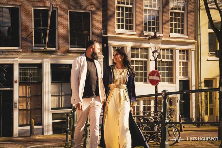 Amsterdam: Private Photoshoot for Couple, Family, or Solo - Raamgracht: ten minutes for more relaxed images