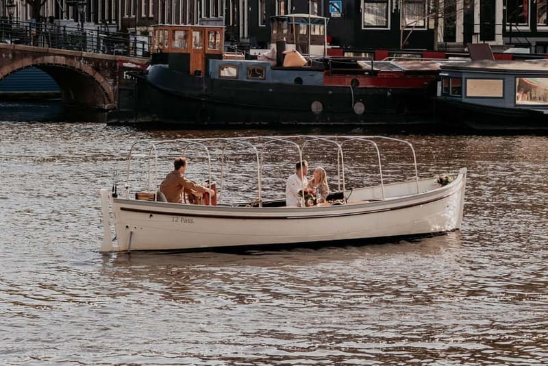 Amsterdam: Private Romantic Canal Cruise w. Prosecco/Snacks - The Skinny Bridge and the Amstel