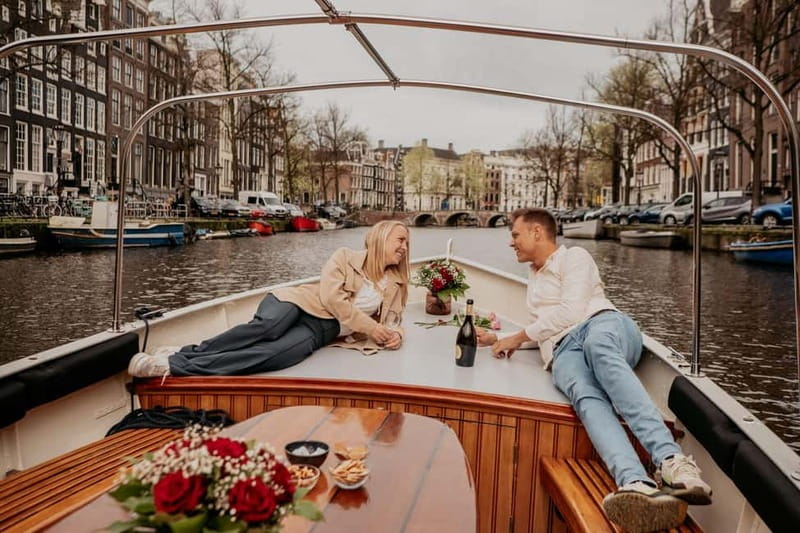 Amsterdam: Private Romantic Canal Cruise w. Prosecco/Snacks - Staalmeestersbrug and Monet’s Bridge of Love