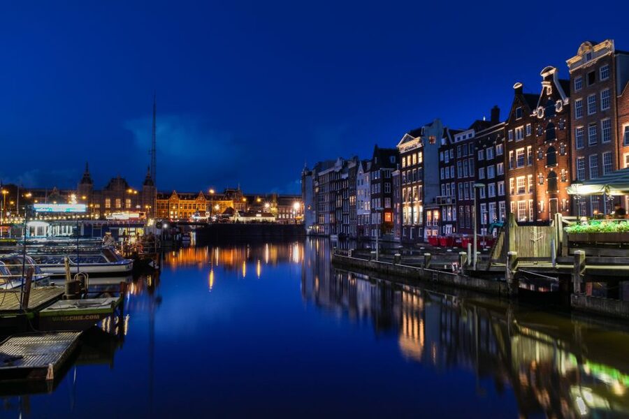 Amsterdam: Private Romantic Evening Boat Tour with Prosecco - Key points to know before booking