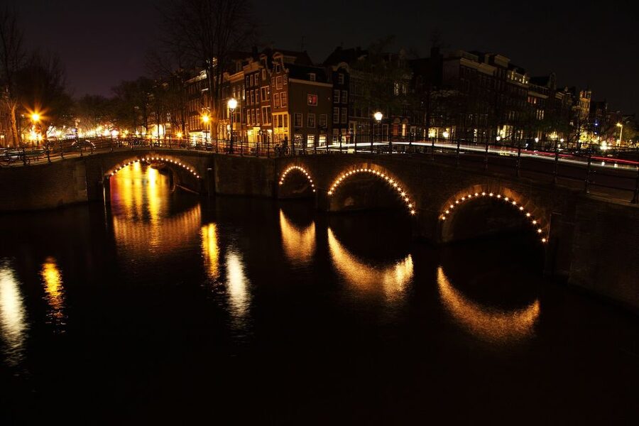 Amsterdam: Private Romantic Evening Boat Tour with Prosecco - Lijnbaansgracht and Prinsengracht