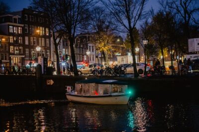 Private Romantic Evening Canal Cruise + Bubbles/Snacks