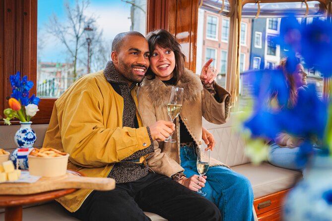 Amsterdam: Romantic Canal Cruise with Optional Bubbles & Bites - Turning toward the Amstel
