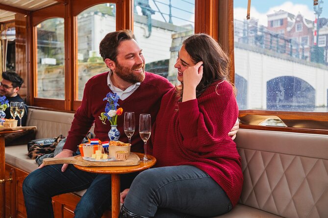 Amsterdam: Romantic Canal Cruise with Optional Bubbles & Bites - The return through the central canal ring