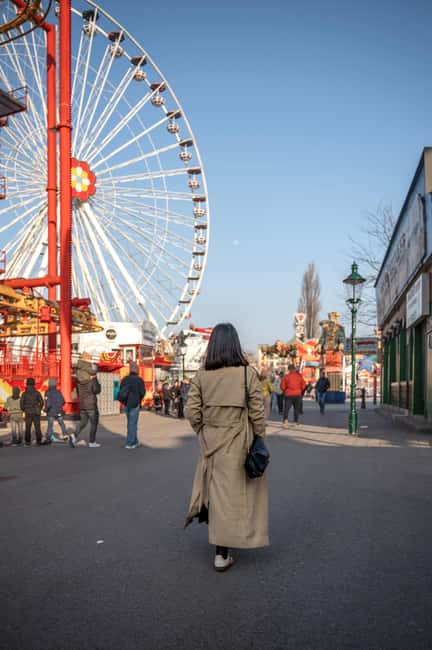Anniversary & Destination Wedding Photo-shoot in Vienna - A quiet walk with a camera in hand