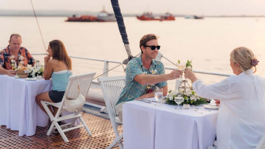 Bali/Benoa: 5-Course Romantic Evening Cruise With Live Music - Key points at a glance