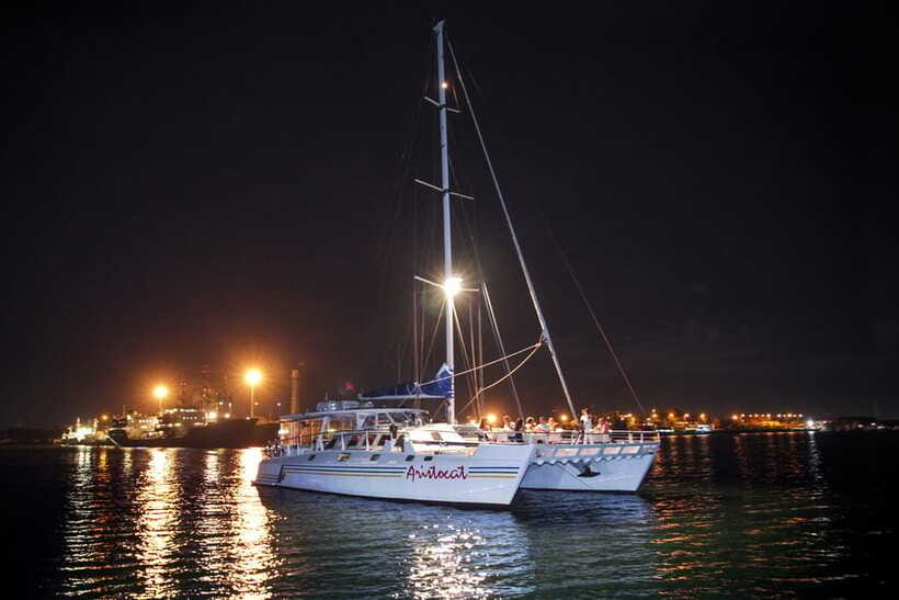 Bali/Benoa: 5-Course Romantic Evening Cruise With Live Music - Acoustic music instead of a loud show