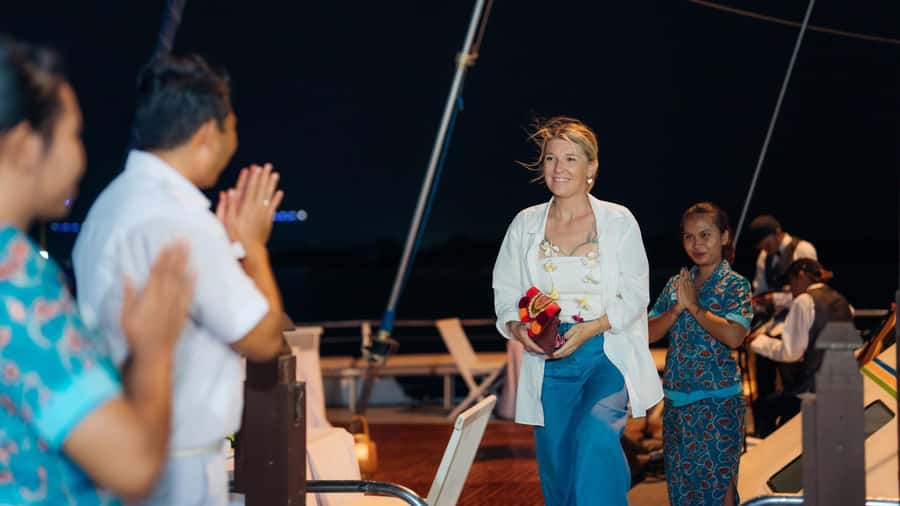 Bali/Benoa: 5-Course Romantic Evening Cruise With Live Music - Should you book the Bali romantic dinner cruise?