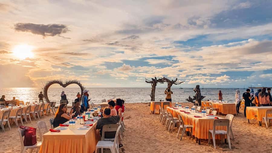 Bali: Jimbaran Bay Romantic Spa and Seafood Sunset Dinner - Why this Bali evening works for couples