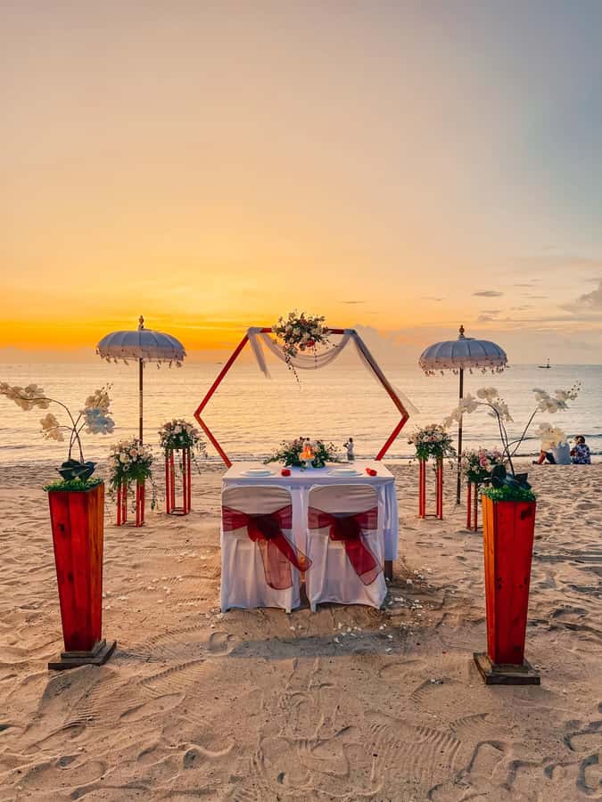 Bali: Jimbaran Bay Romantic Spa and Seafood Sunset Dinner - Who should book this evening?