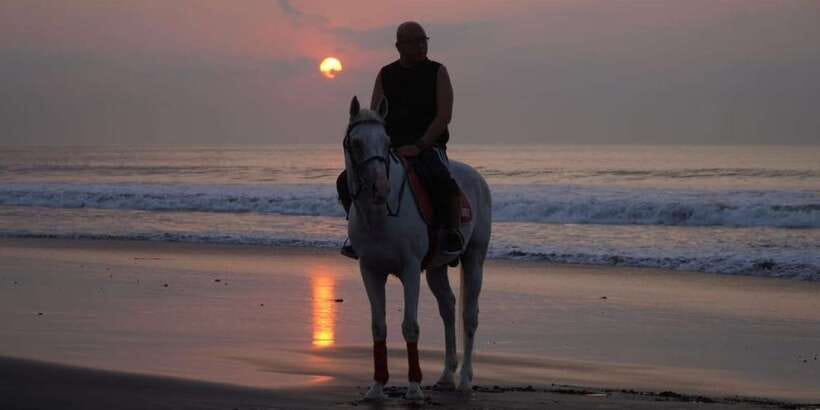 Bali: Romantic Seafood Dinner Jimbaran Beach Include Sunset - What arrives in Package A and Package B