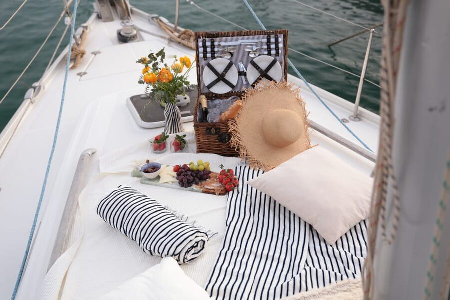 Barcelona: Private Romantic Sailing Tour with Drinks - Cava, snacks, and time to slow down