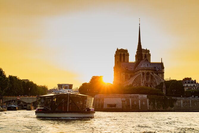 Bateaux Mouches Special Marriage Proposal Dinner Cruise in Paris - What the evening feels like in practice