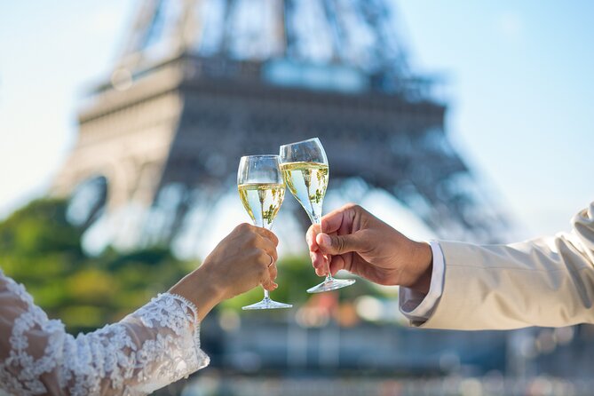 Bateaux Mouches Special Marriage Proposal Dinner Cruise in Paris - Who should book this Seine dinner?