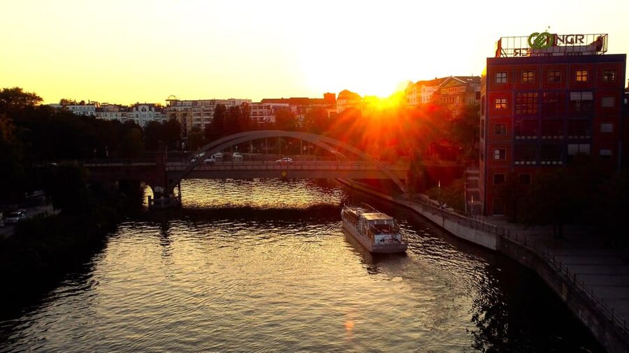 Berlin: Evening Boat Cruise – Romance & Moonlight - Who will enjoy this cruise most?