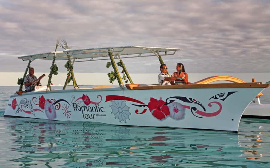Bora Bora: Combo Sunset Cruise & Romantic Dinner at St James - A sunset begins on Bora Bora’s lagoon