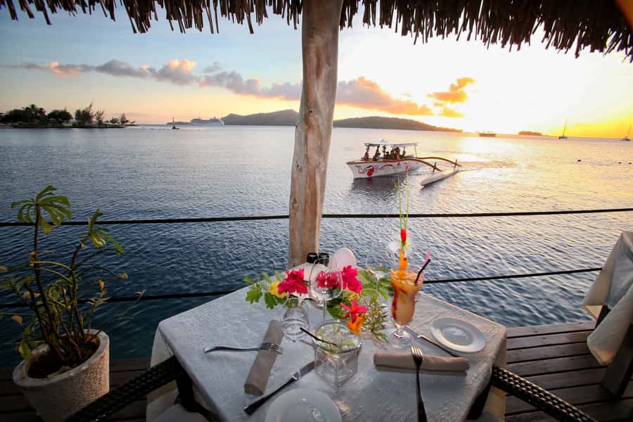 Bora Bora: Combo Sunset Cruise & Romantic Dinner at St James - What the boat ride adds