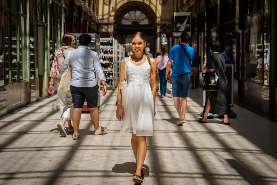 Bordeaux Photographer : Romantic or Family or Friends - Moving through several Bordeaux backdrops