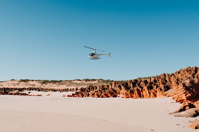 Broome: Romantic 45-Min Private Helicopter Flight & Beach Picnic - Gantheaume Point and Broome’s red cliffs