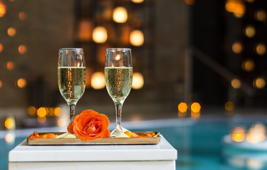 Budapest: Couple Holistic Swedish Massage with Jacuzzi Time - Food, tea, and cocktails cost extra