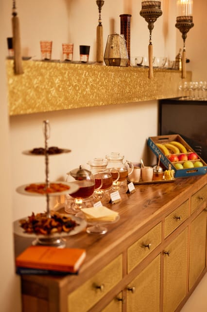 Budapest: Couple Holistic Swedish Massage with Jacuzzi Time - Who should book this experience?