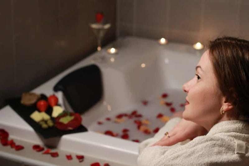 BUDAPEST, Day Spa : Couples Massage with Roses Bubble Bath - Key points at a glance