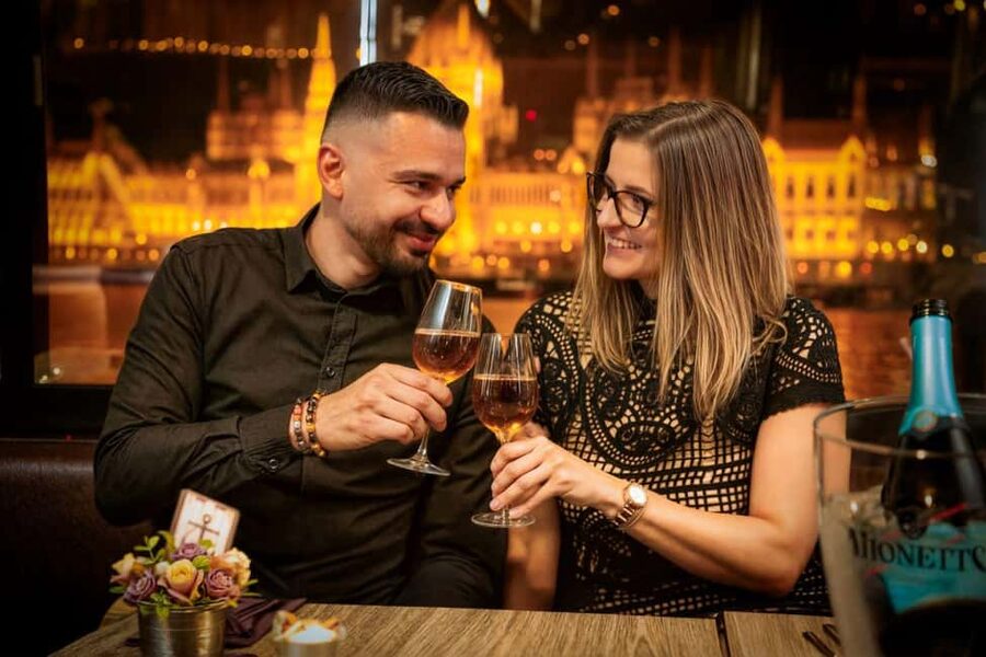 Budapest: Valentine’s Day Dinner Cruise with Piano Show - A Valentine’s evening on the Danube