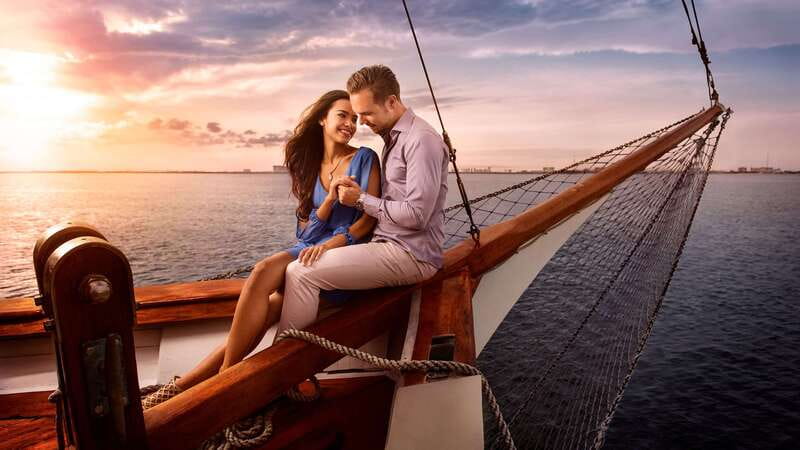 Cancun: Columbus The Romantic Dinner Cruise - Live saxophone and a relaxed evening pace