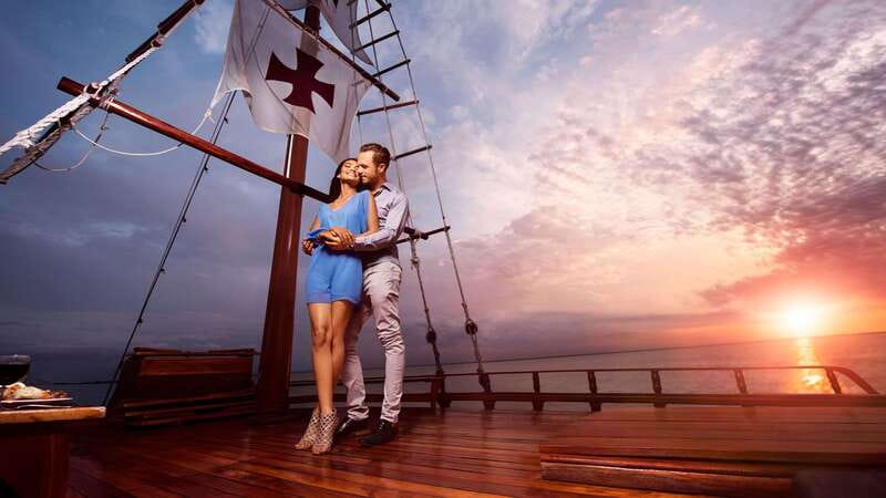 Cancun: Columbus The Romantic Dinner Cruise - Dinner choices, from lobster to vegetarian
