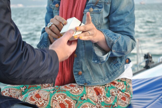 Cascais Romantic Luxury Private 2h Cruise with sparkling wine - What the crew adds