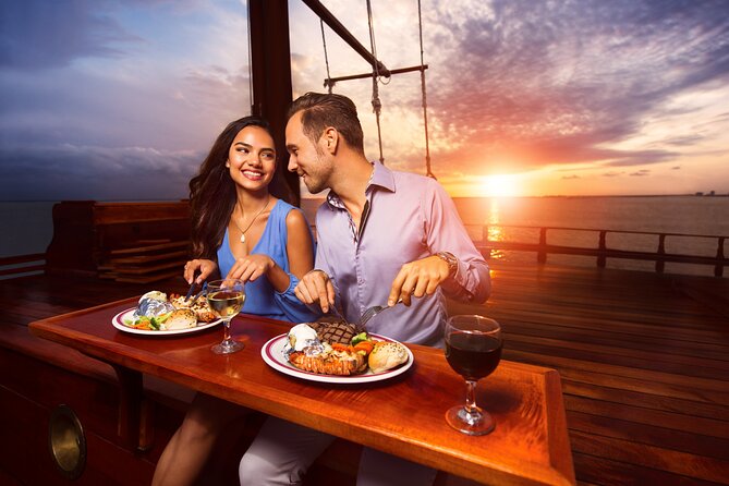 Columbus Romantic Dinner in Cancún - Sunset choices and the best time to look up