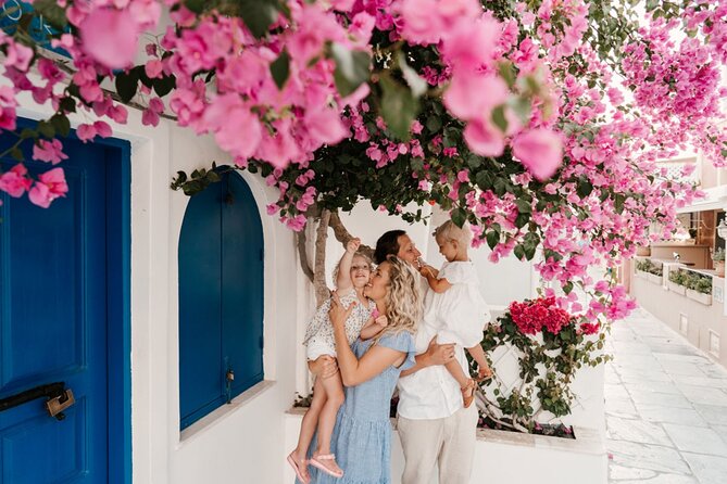Couple and Family Photoshoot Experiece in Santorini - Who will get the most from this session