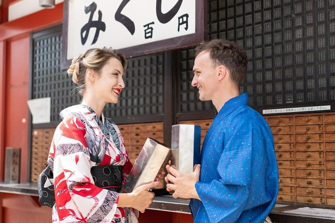 Couple Plan - Walking from Kaminarimon to Sensoji