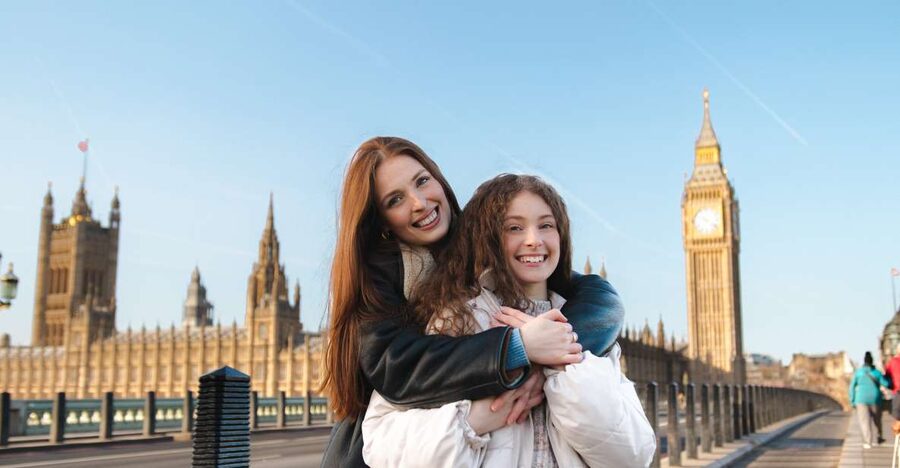 Couple’s photo: Romantic photoshoot in London - Posing around Big Ben