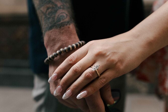 Couples Photoshoot Barcelona - Why a private Gothic Quarter shoot works