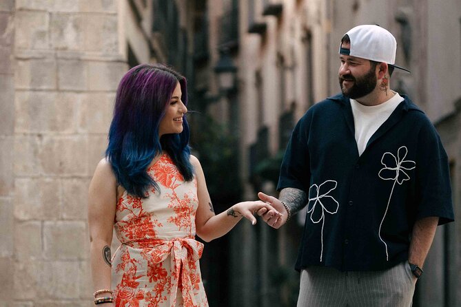 Couples Photoshoot Barcelona - Meeting outside the cathedral area