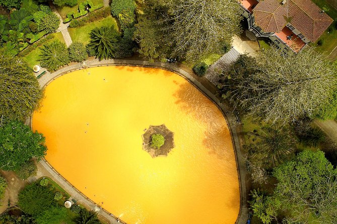 Couples PRIVATE Hybrid 4X4 Tour - Furnas (Inc Hot Springs and 3 Course Lunch) - A three-course cozido lunch with local drinks